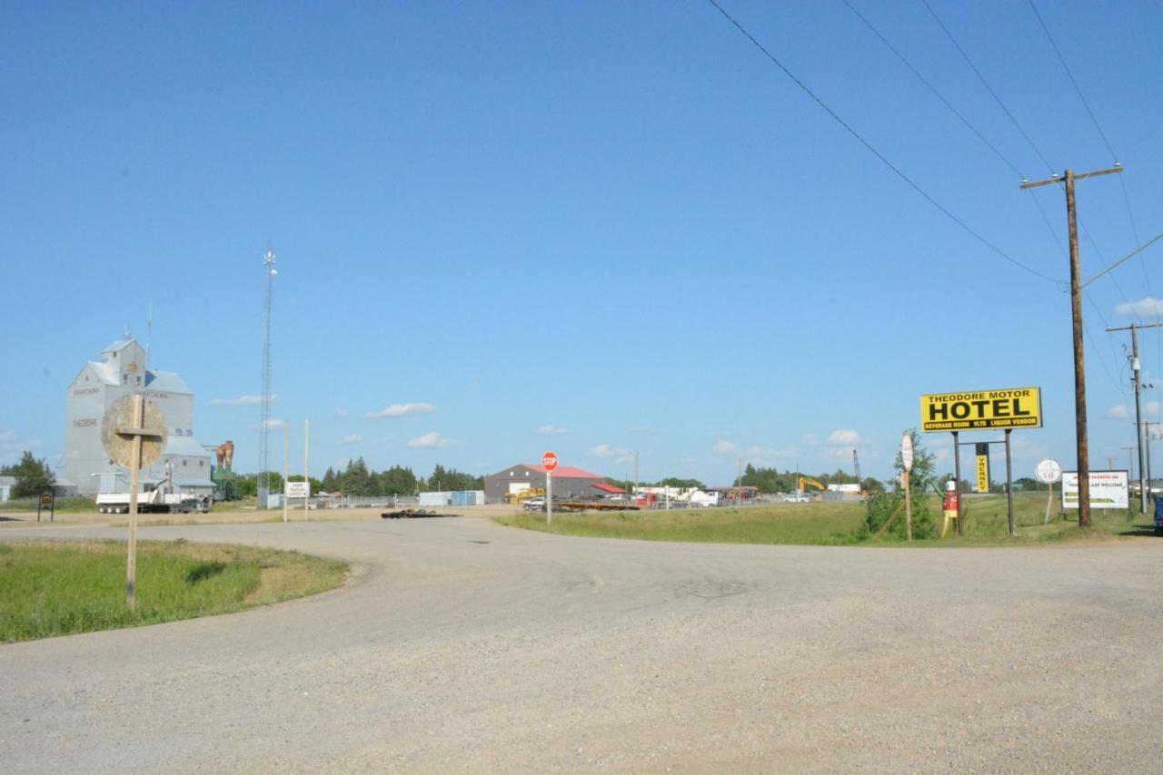 Theodore Motor Hotel Exterior photo