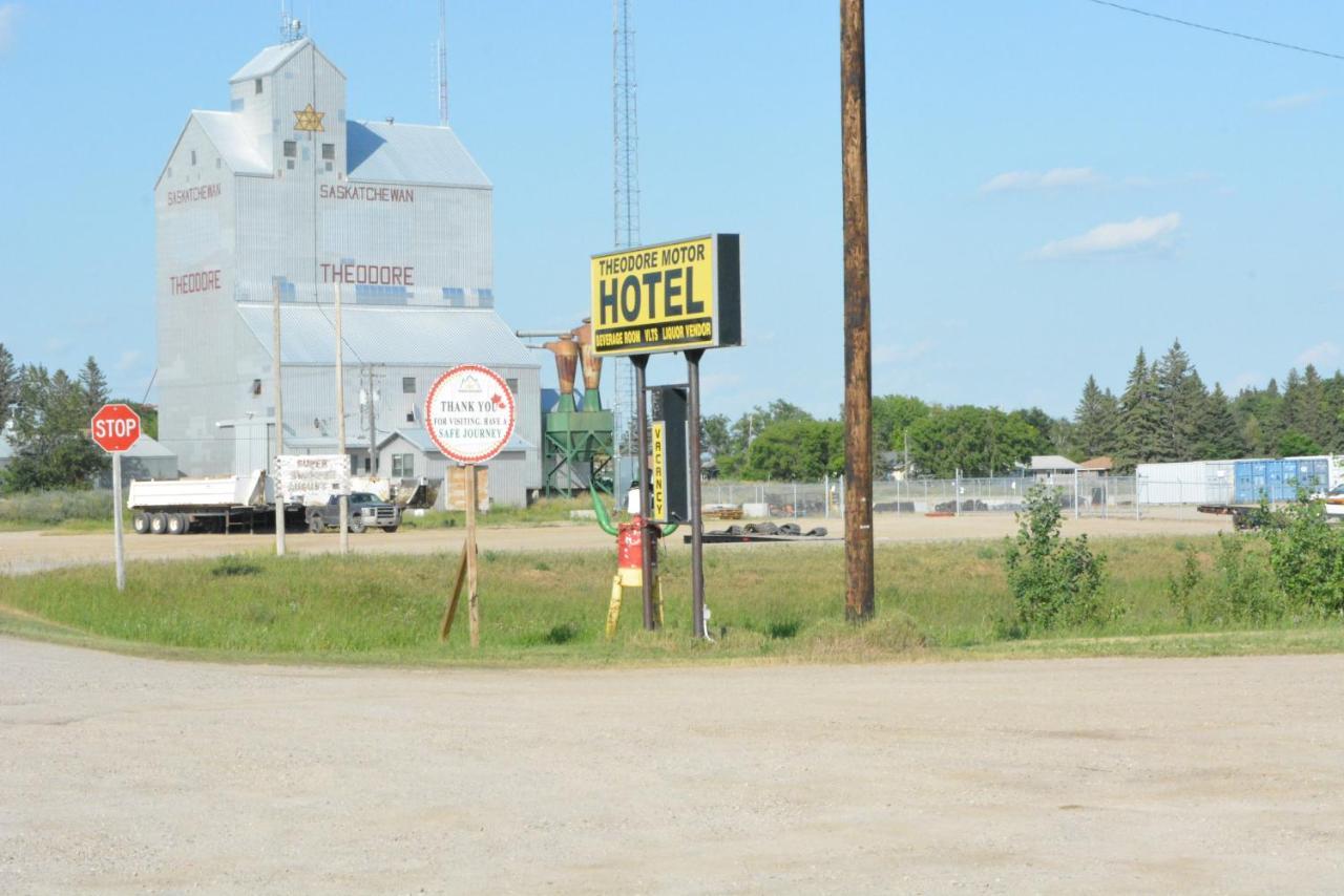 Theodore Motor Hotel Exterior photo